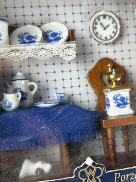 Reutter Porzellan Porcelain Peaked Shadow Wall Box , White  Reutter Porzellan Porcelain Peaked Shadow Wall Box White Blue Tea Room Dog NEW